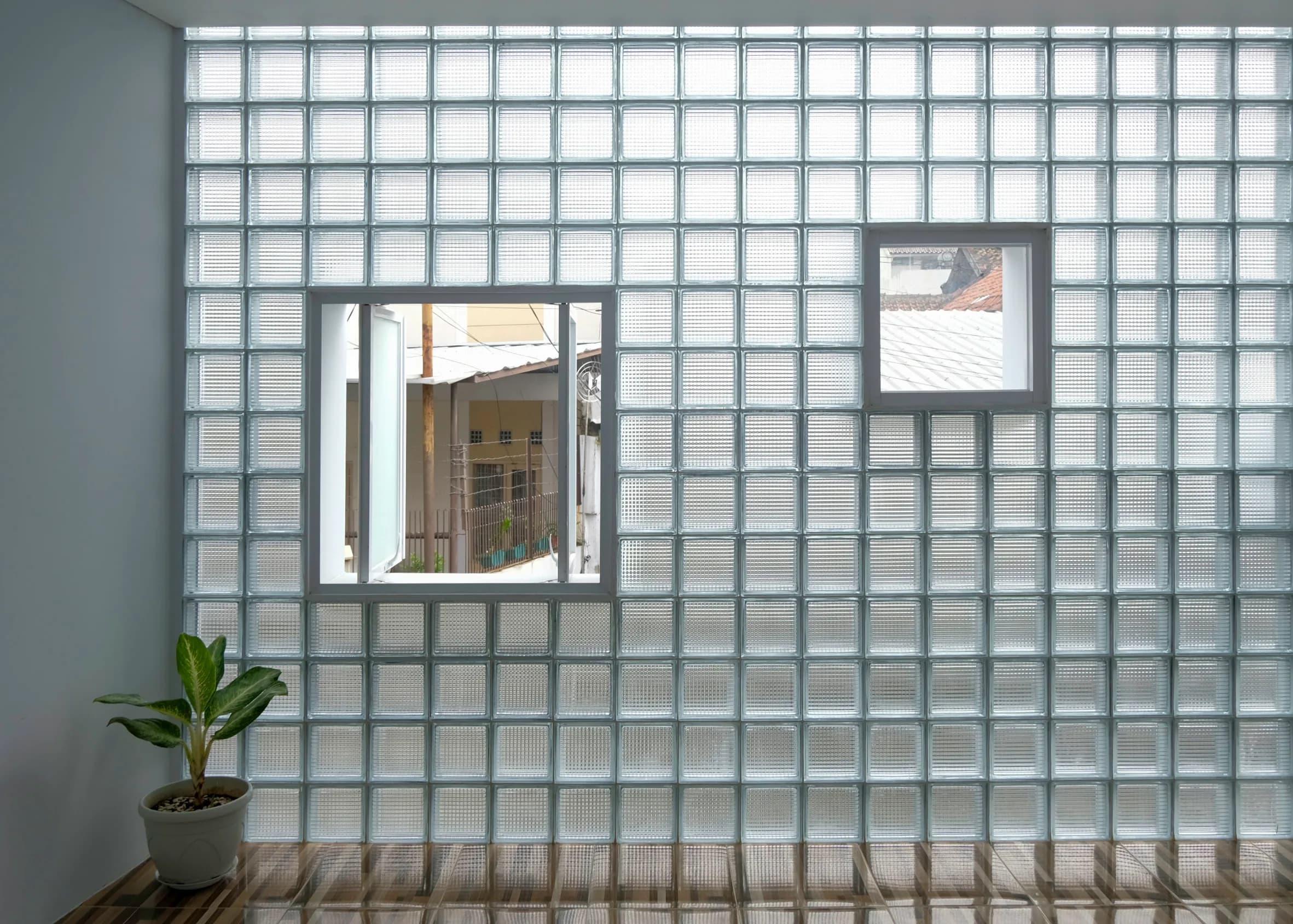 BI House — detail 12