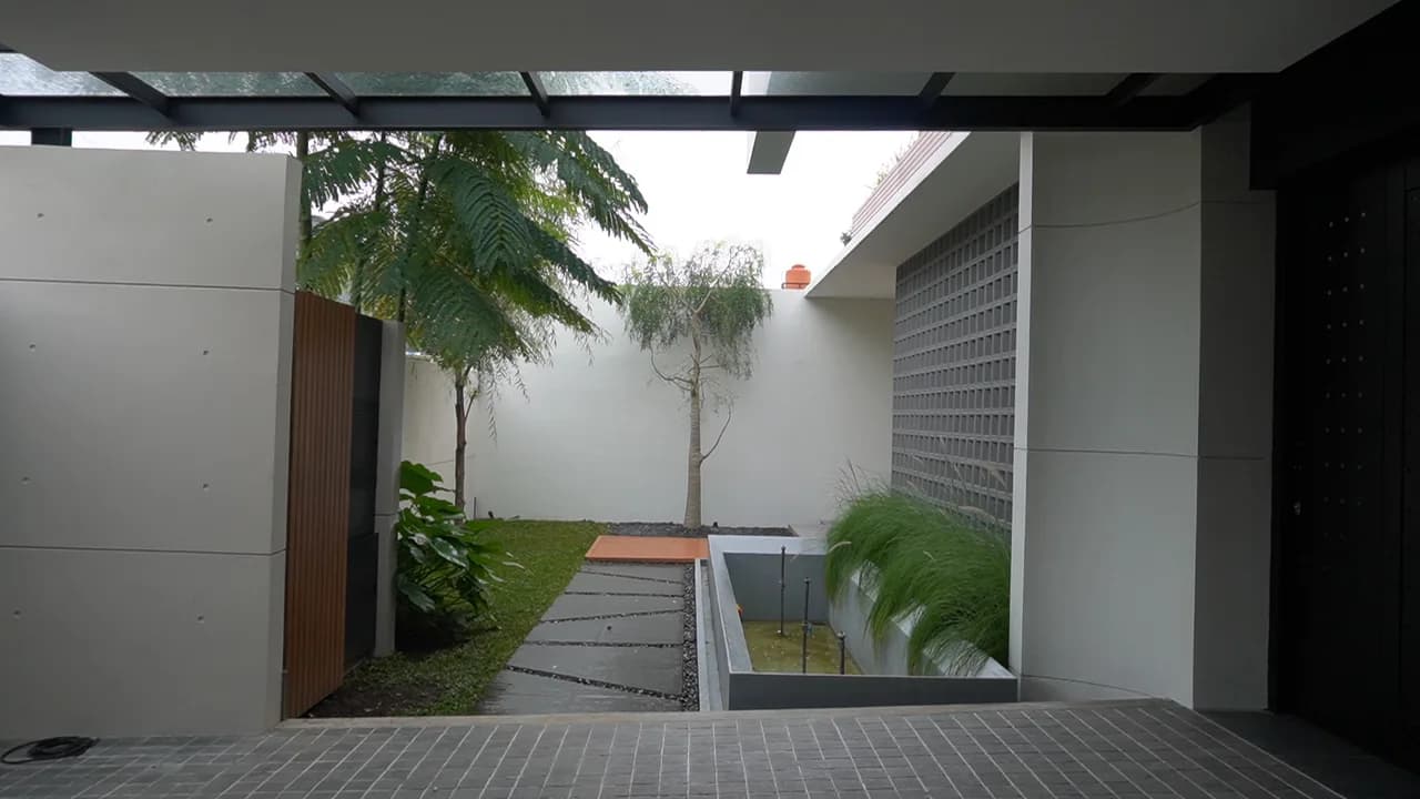 DV House — detail 3